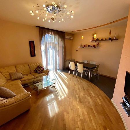 City Center Cute Flat 3 Rooms Yerevan Exterior photo