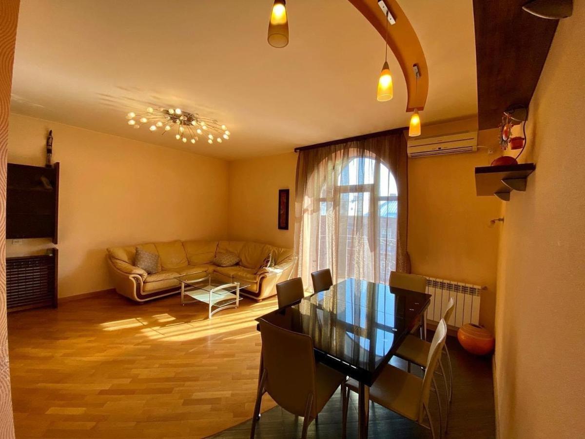 City Center Cute Flat 3 Rooms Yerevan Exterior photo